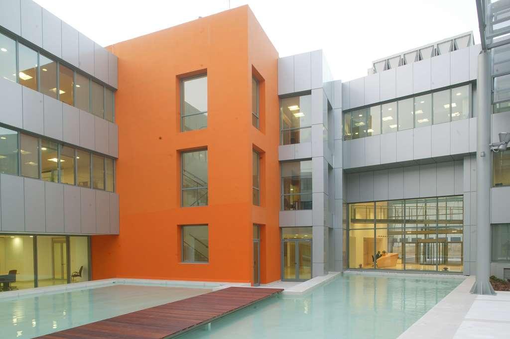S&B office building complex - TOMBAZIS & ASSOCIATES ARCHITECTS